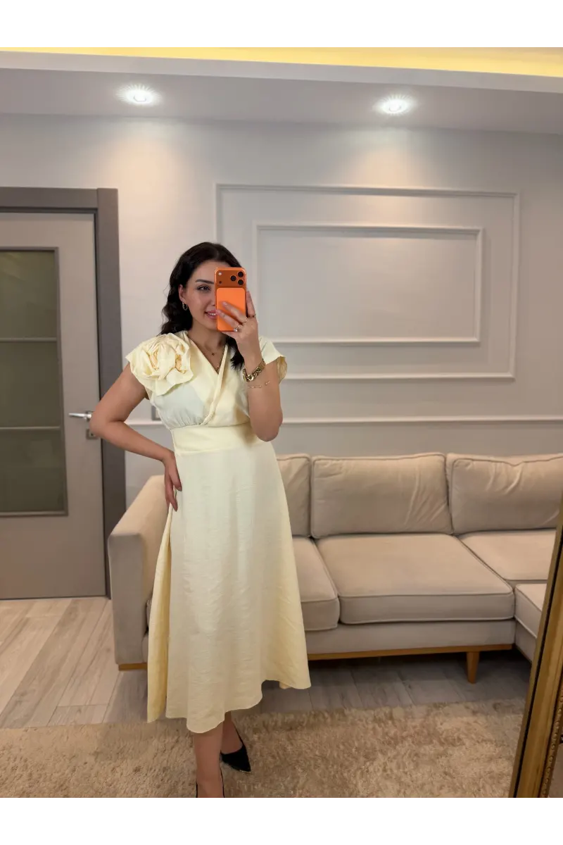 Tasarım Gül Detaylı Elbise