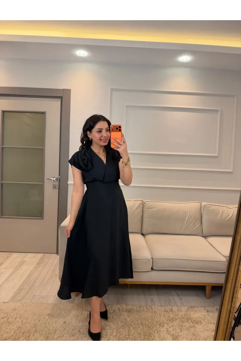 Tasarım Gül Detaylı Elbise