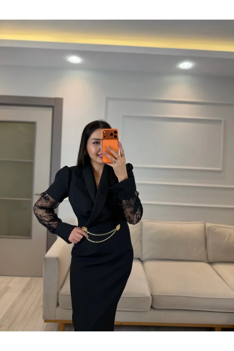 Zincir Detaylı Kol Dantel Elbise
