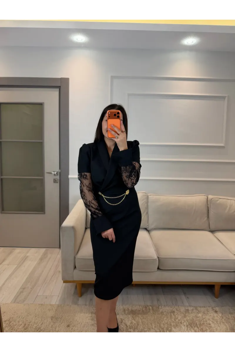 Zincir Detaylı Kol Dantel Elbise