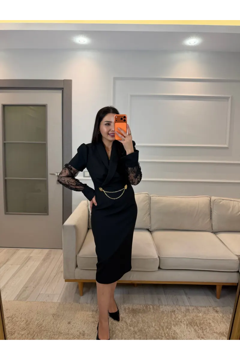 Zincir Detaylı Kol Dantel Elbise