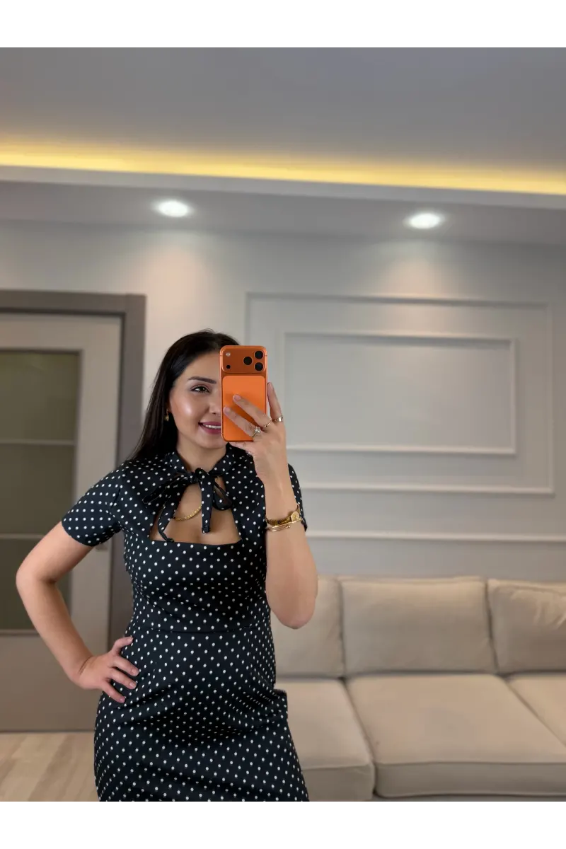 Yaka Bağcıklı Puantiyeli Elbise