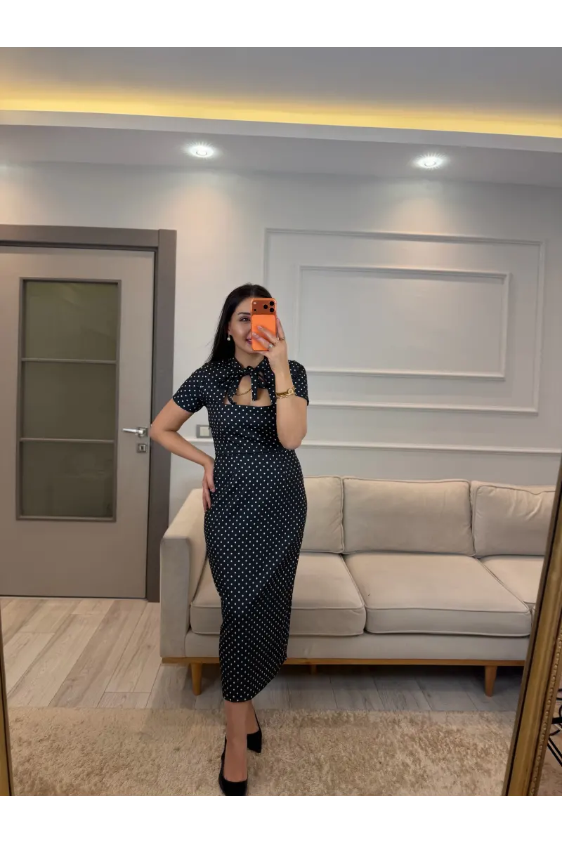 Yaka Bağcıklı Puantiyeli Elbise