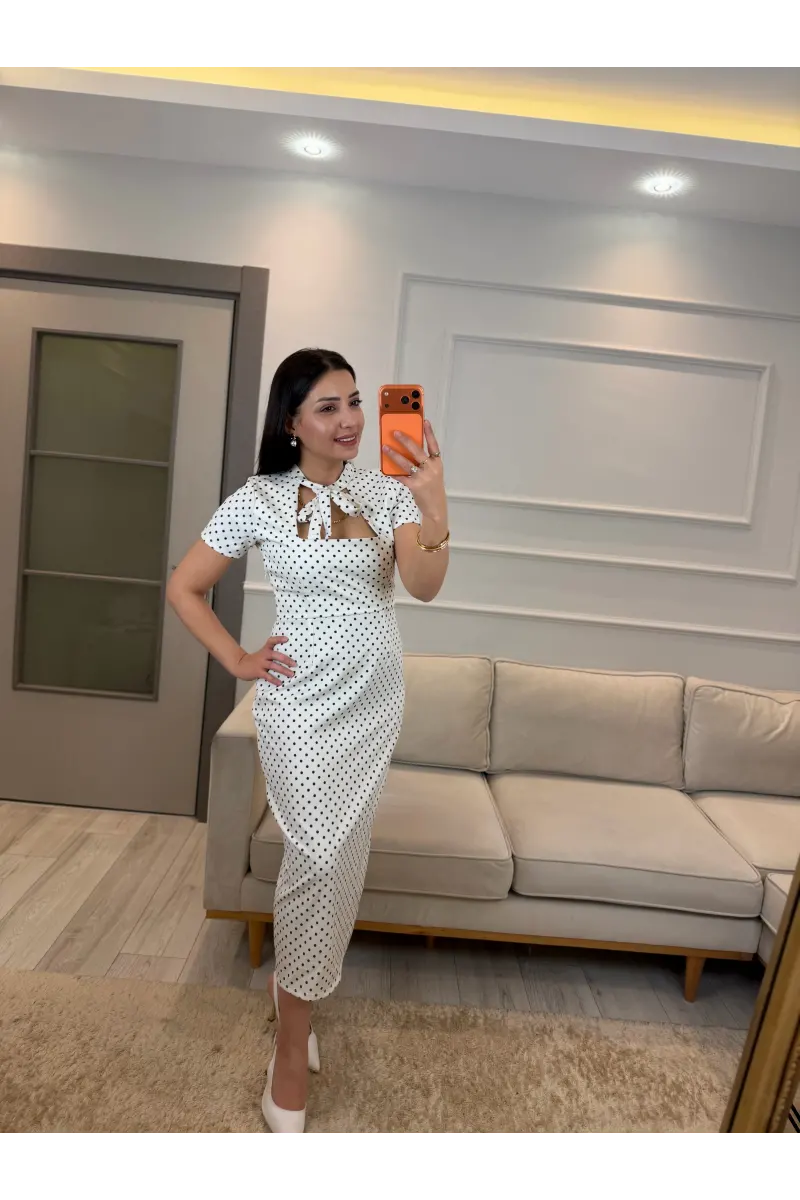 Yaka Bağcıklı Puantiyeli Elbise