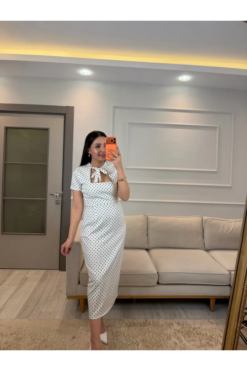 Yaka Bağcıklı Puantiyeli Elbise