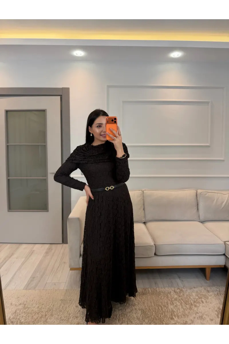 Tasarım Kapalı Madonna Detaylı Güpür Elbise