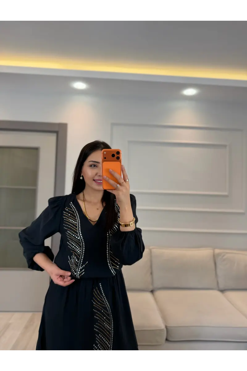 Taş Detaylı Tasarım Elbise