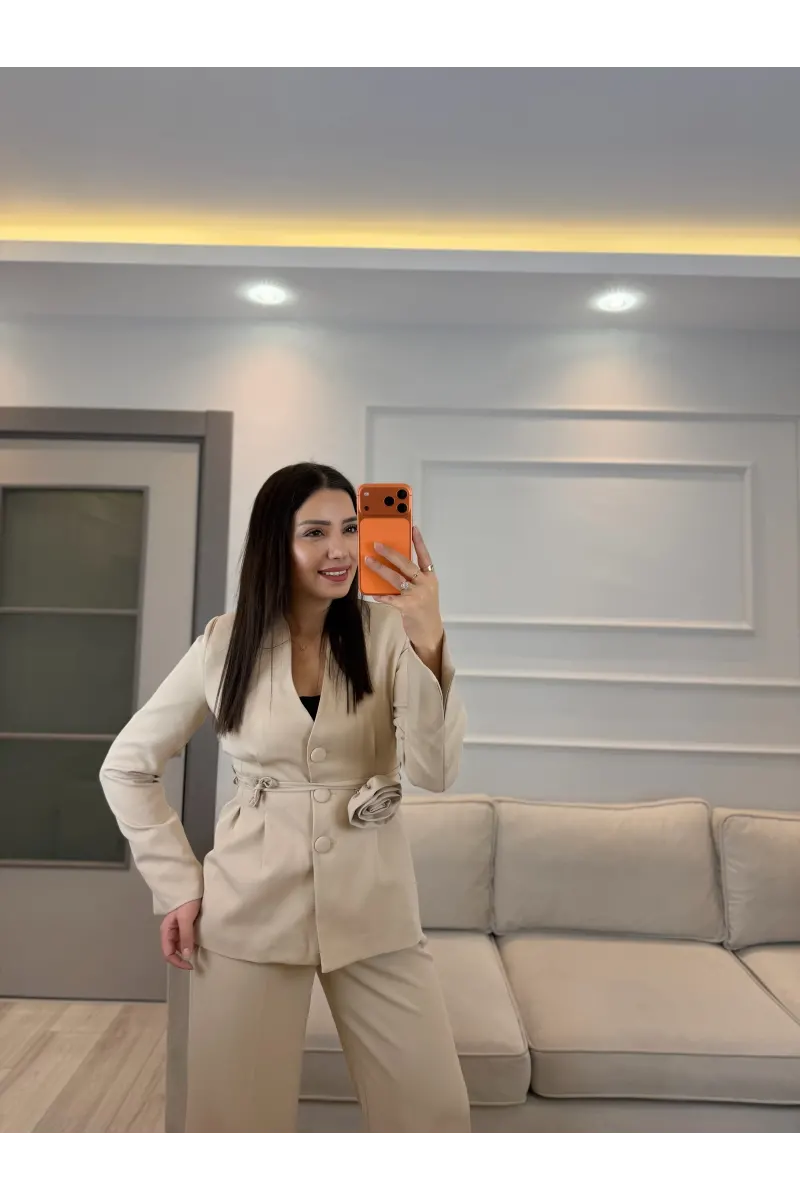 Gül Detaylı Blazer Ceket Takım