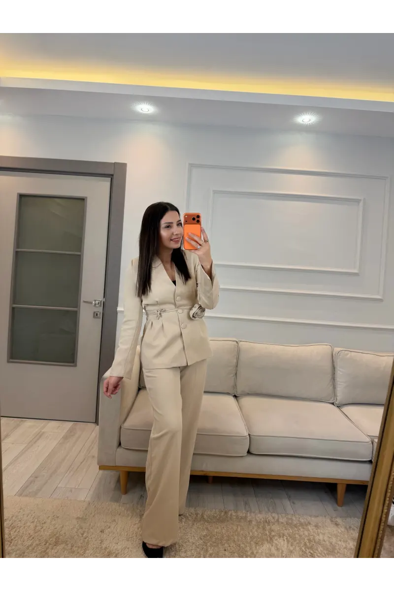 Gül Detaylı Blazer Ceket Takım