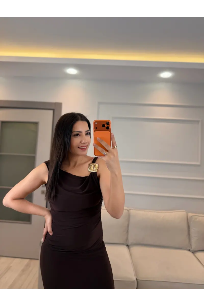 Aksesuar Detaylı Drapeli Elbise