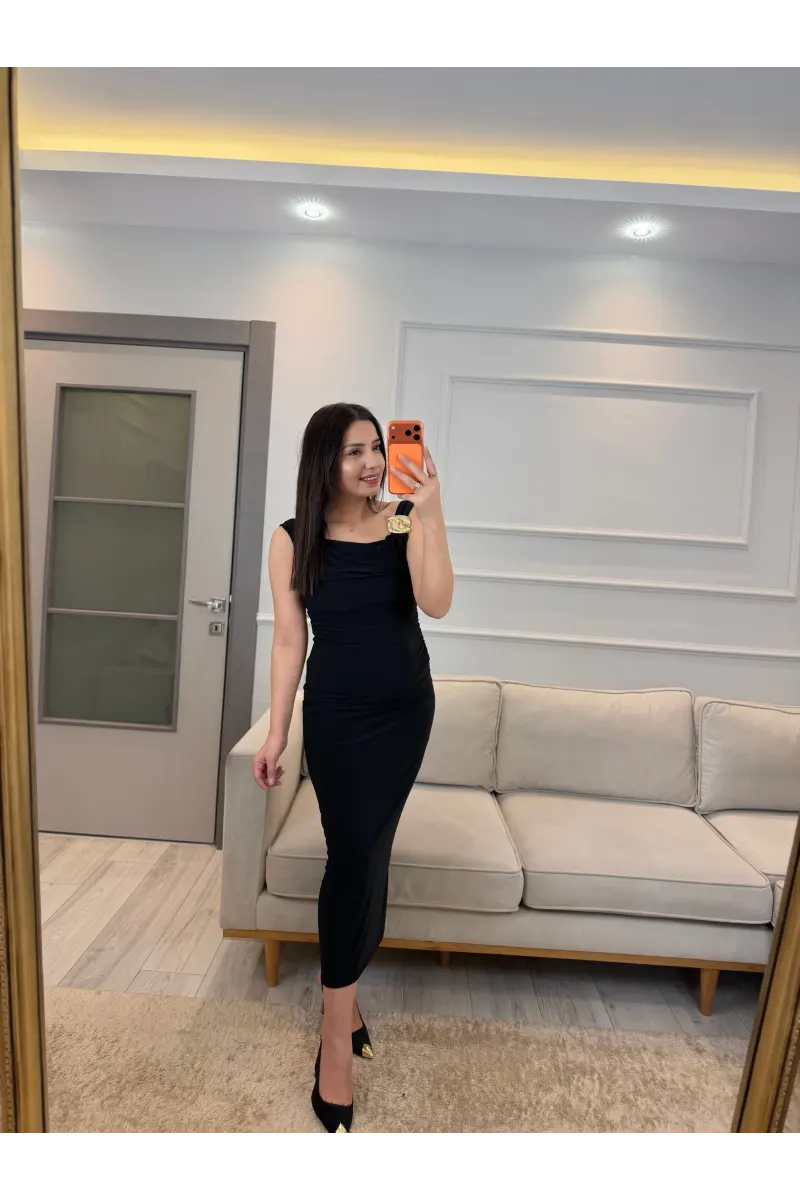 Aksesuar Detaylı Drapeli Elbise