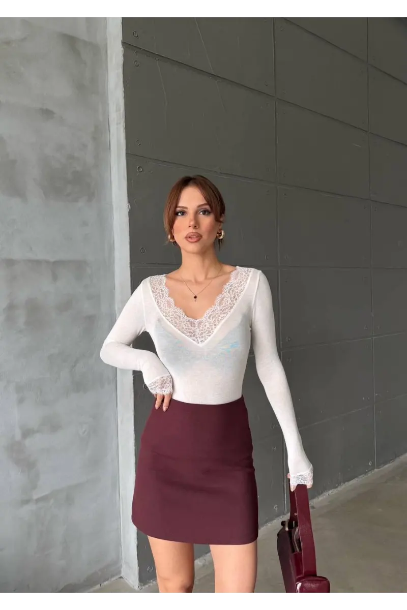 V Yaka Dantel Detaylı Bluz