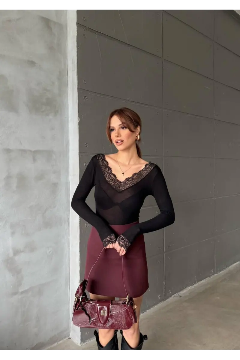 V Yaka Dantel Detaylı Bluz