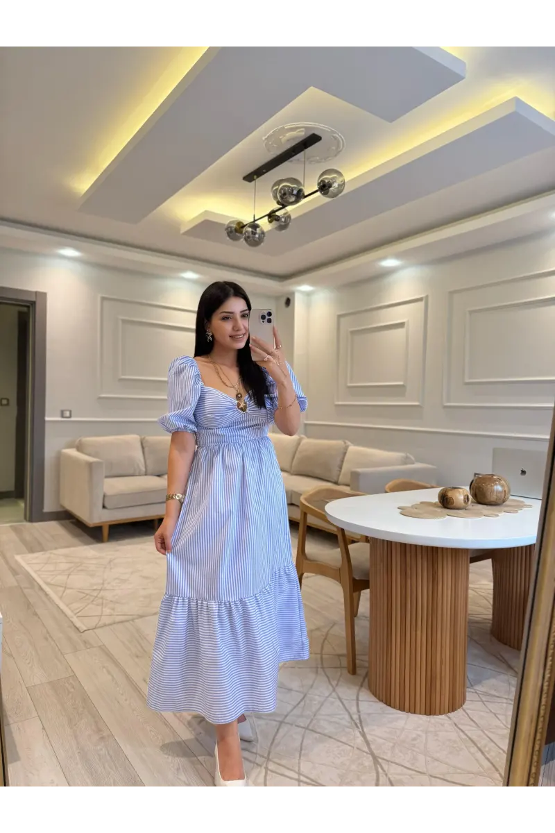 Broş Detaylı Çizgili Elbise