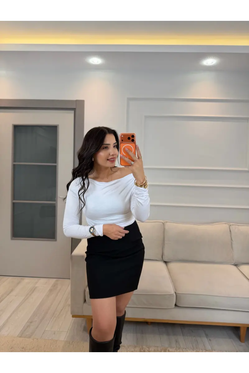 Degaje Yaka Yan Büzgülü Bluz