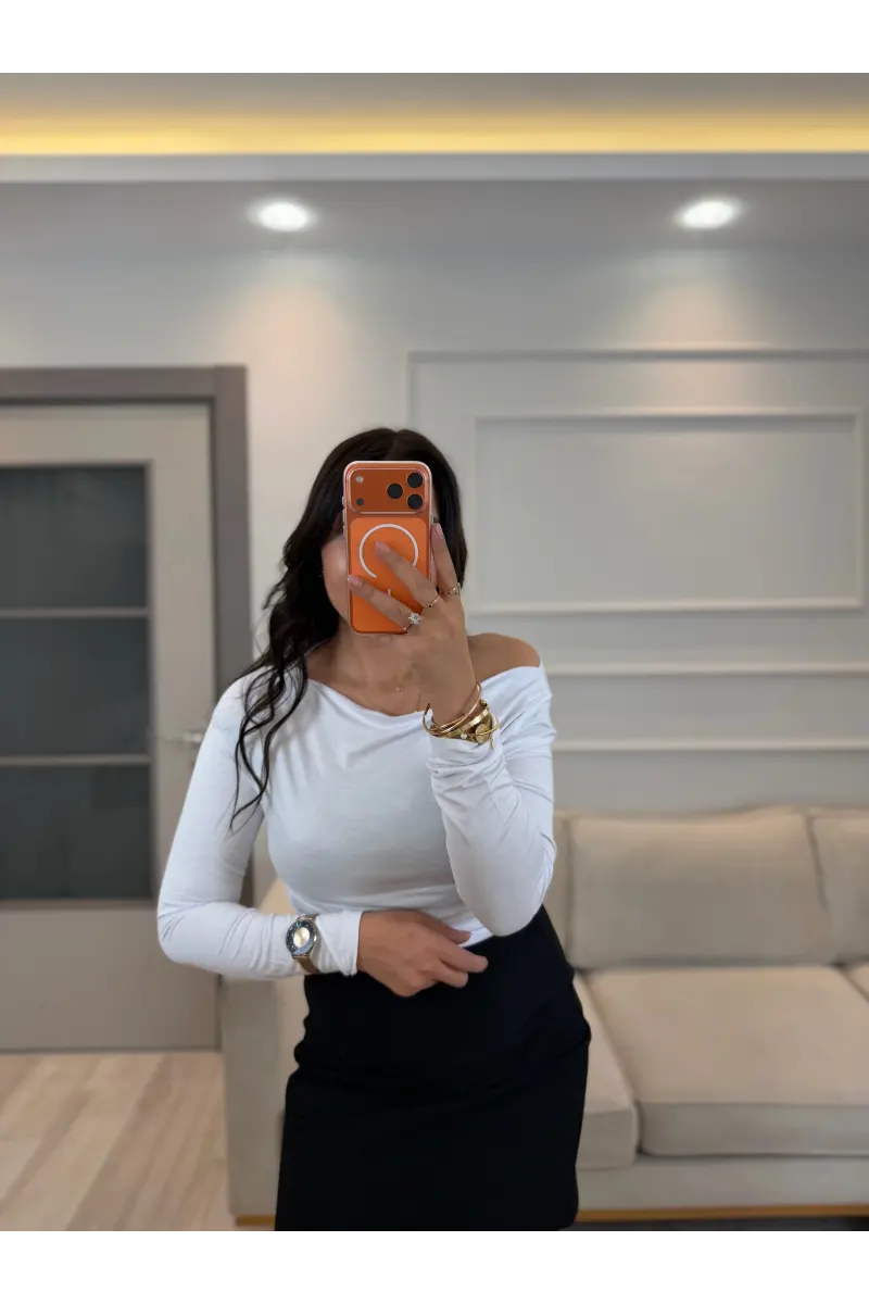 Degaje Yaka Yan Büzgülü Bluz