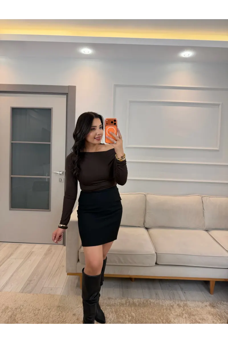 Degaje Yaka Yan Büzgülü Bluz
