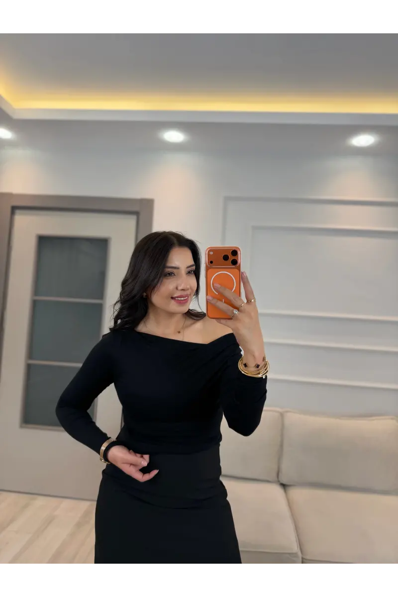 Degaje Yaka Yan Büzgülü Bluz