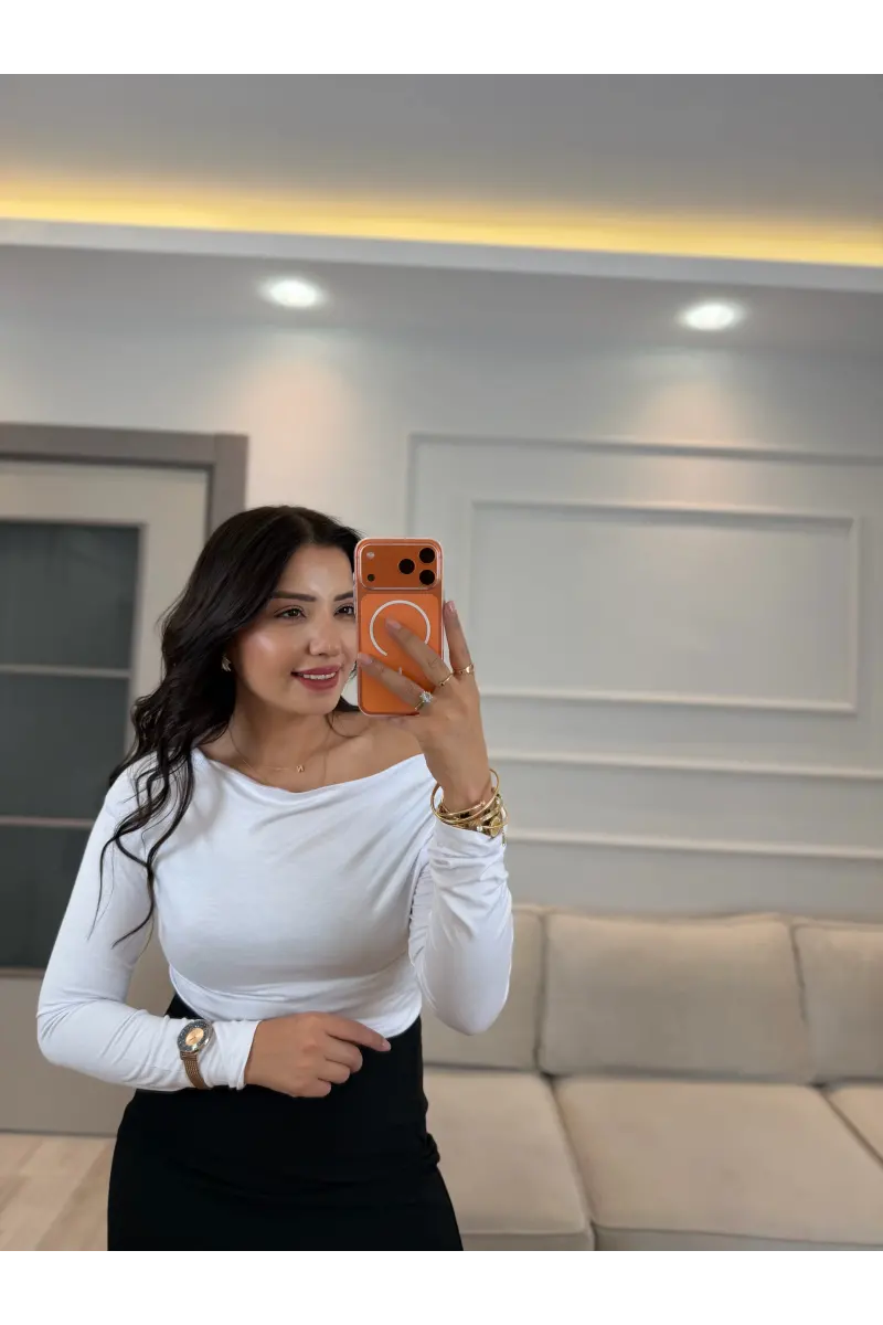Degaje Yaka Yan Büzgülü Bluz