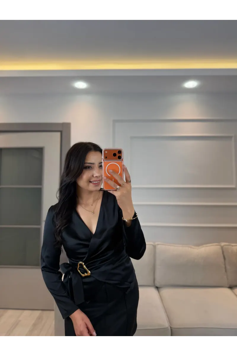 Gold Toka Detaylı Saten Bluz