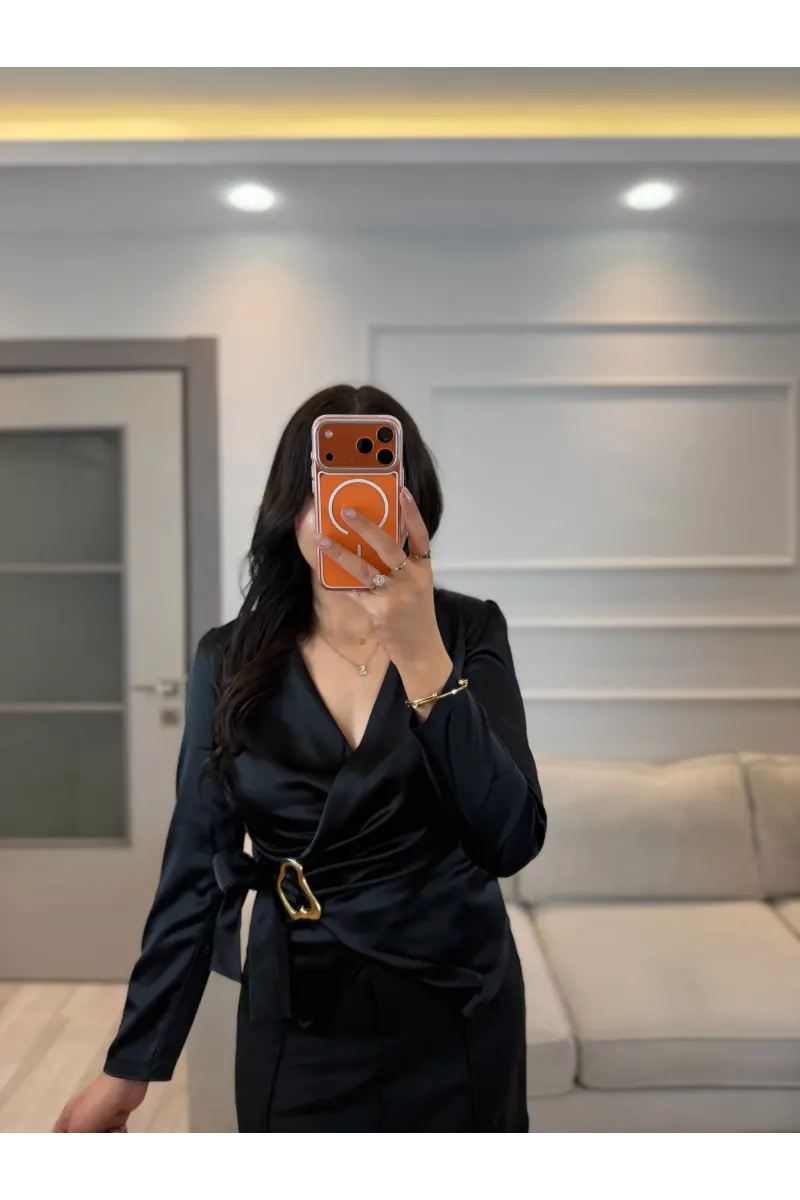 Gold Toka Detaylı Saten Bluz
