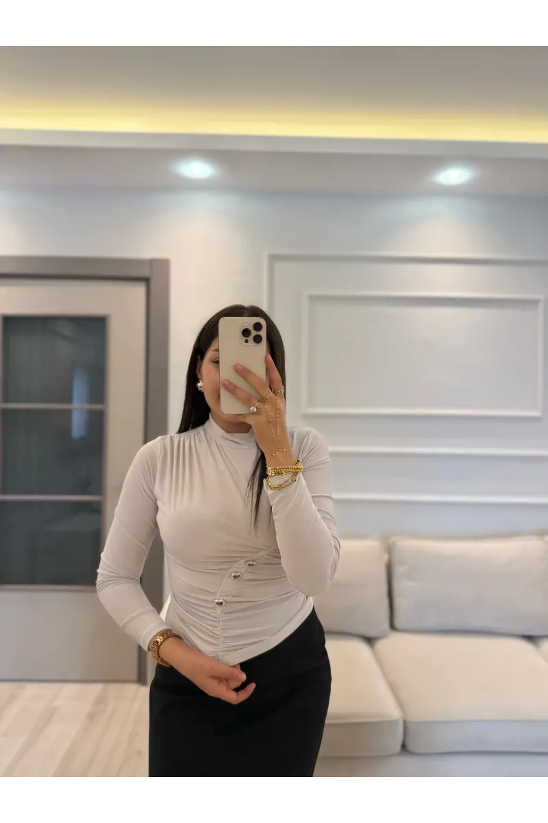 Kalp Düğmeli Büzgü Bantlı Bluz