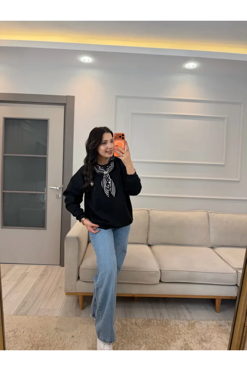 Klos Fular Detaylı Sweatshirt