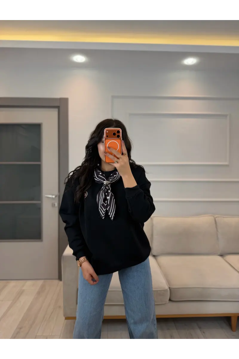 Klos Fular Detaylı Sweatshirt