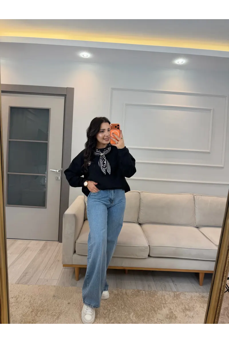 Klos Fular Detaylı Sweatshirt