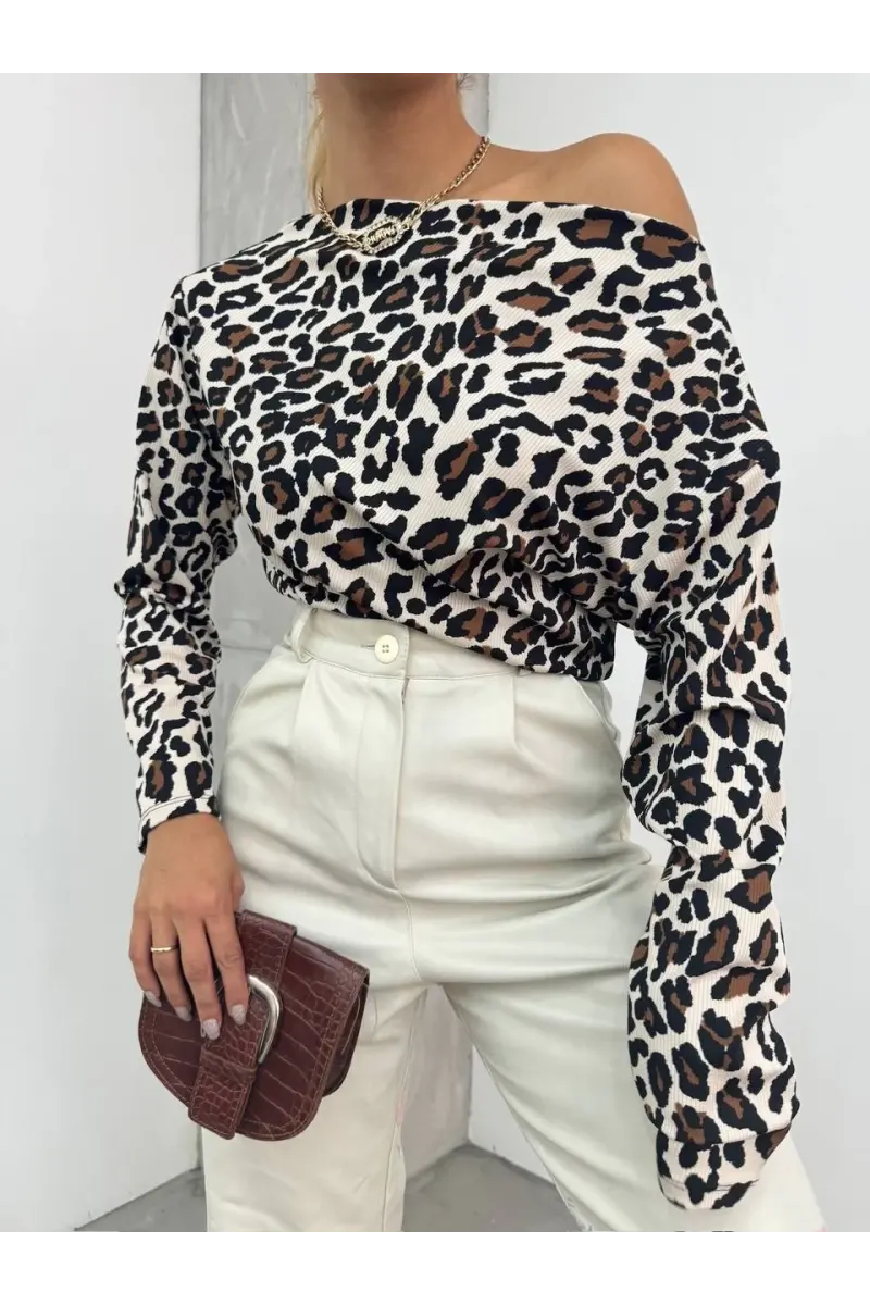 Leopar Kayık Yaka Bluz