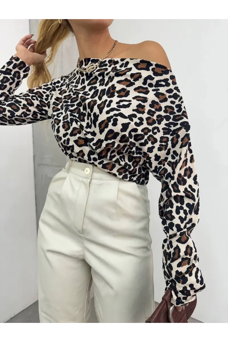 Leopar Kayık Yaka Bluz