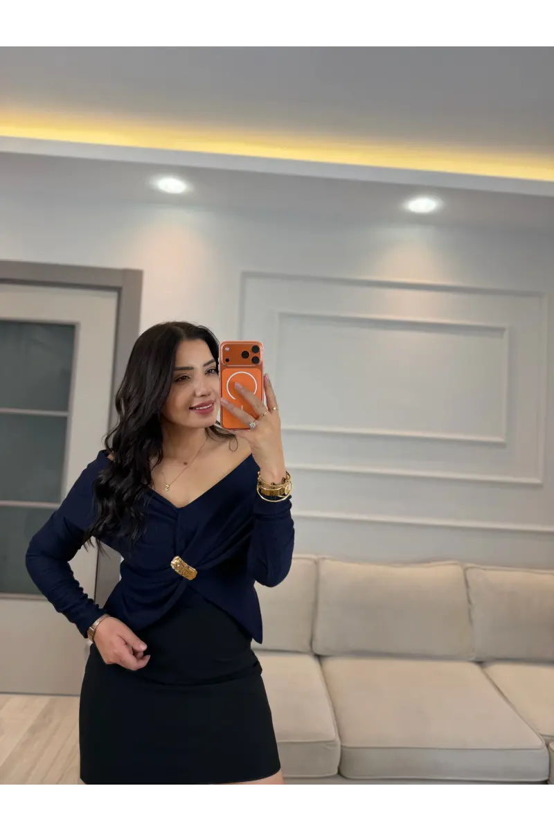 Şal Yaka Kruvaze Aksesuar Bluz
