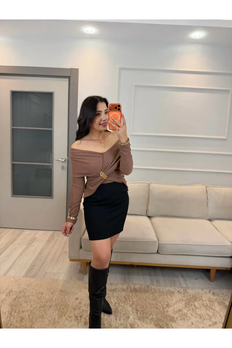 Şal Yaka Kruvaze Aksesuar Bluz