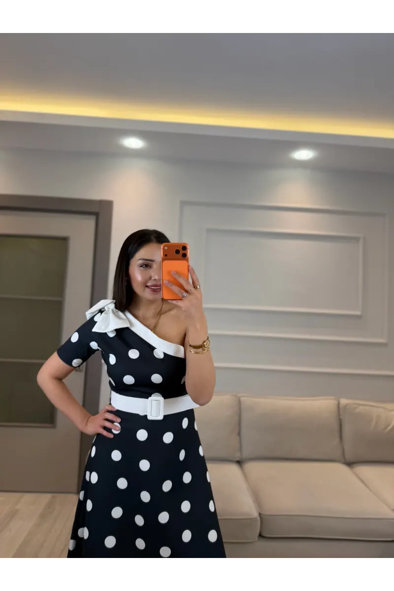Tek Omuz Puantiyeli Kemerli Elbise