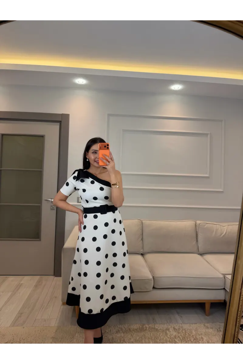 Tek Omuz Puantiyeli Kemerli Elbise