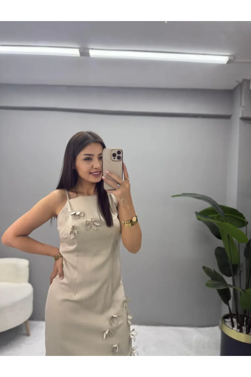 Üç Boyutlu Çiçek Detaylı Tensel Elbise