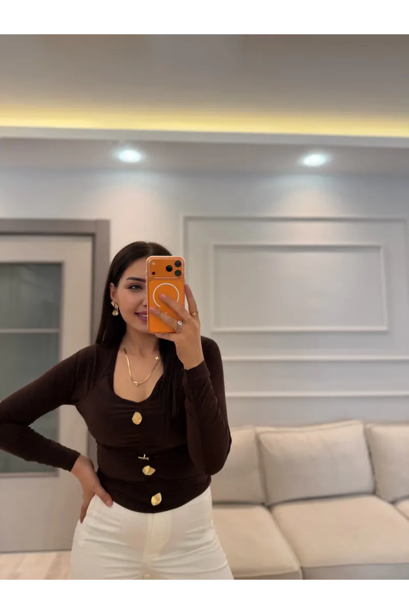 V Yaka Gold Düğmeli Sandy Bluz