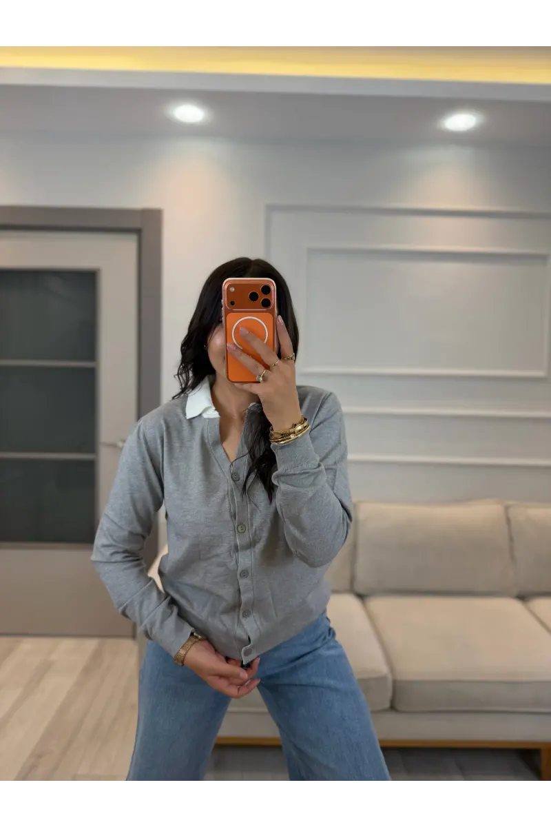 Yaka Detaylı Düğmeli Hırka