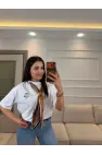 Yazı Nakış Fularlı T-Shirt