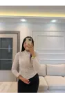 Kalp Düğmeli Büzgü Bantlı Bluz