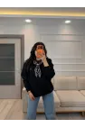 Klos Fular Detaylı Sweatshirt