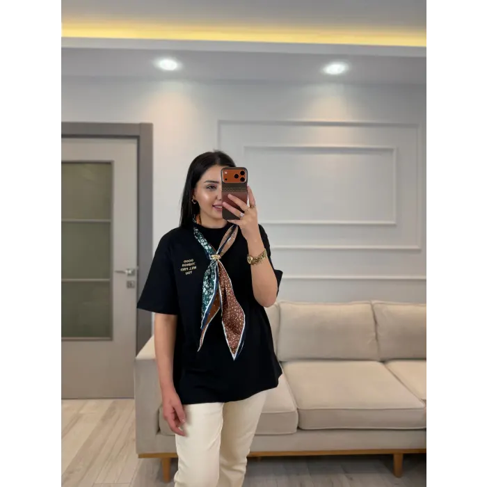 Yazı Nakış Fularlı T-Shirt