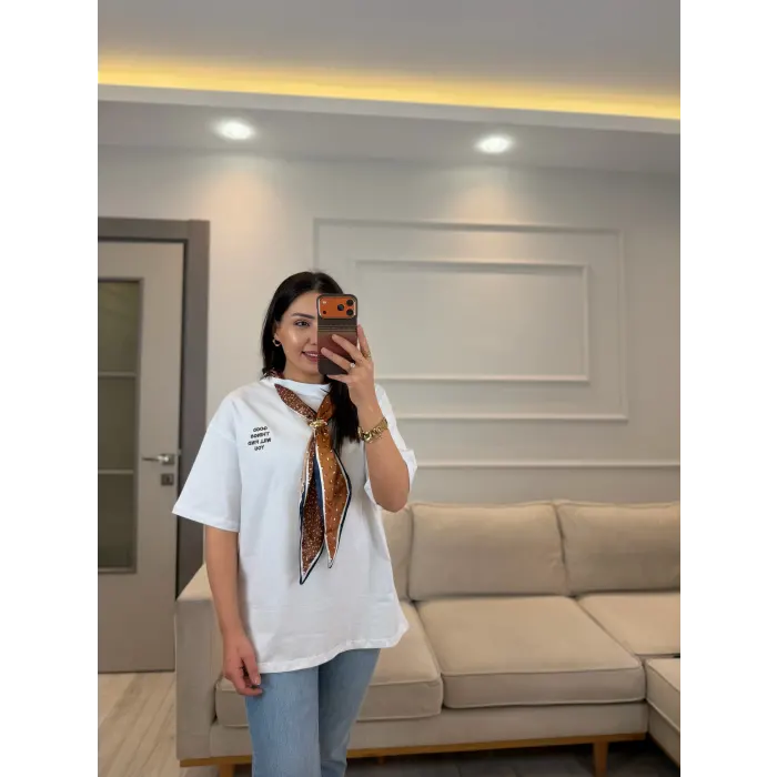 Yazı Nakış Fularlı T-Shirt