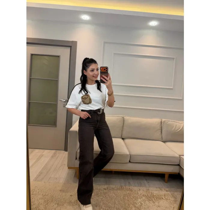 Cep Nakış Detaylı T-Shirt