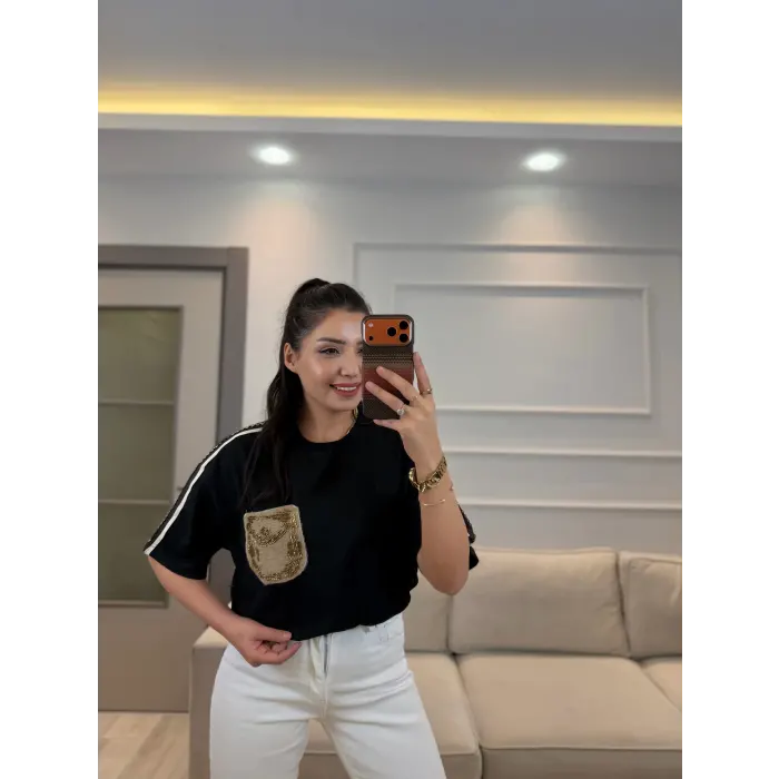 Cep Nakış Detaylı T-Shirt