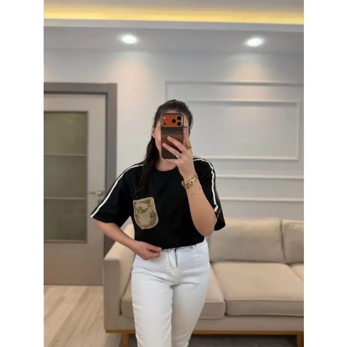 Cep Nakış Detaylı T-Shirt