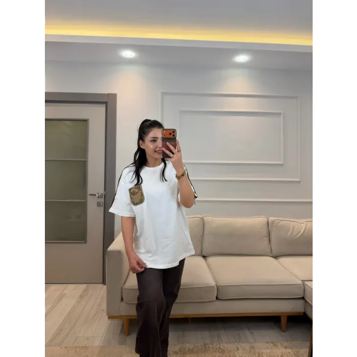 Cep Nakış Detaylı T-Shirt