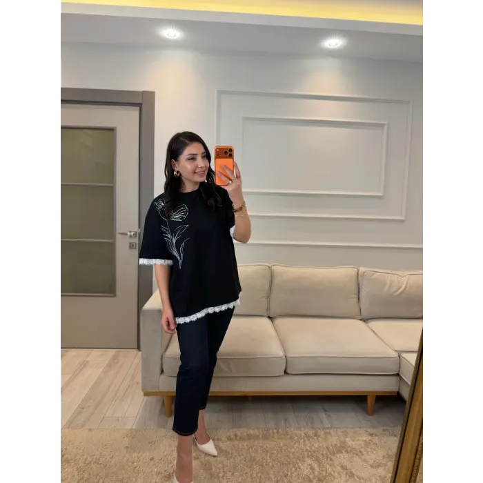 Nofel Dantel Çiçek Detaylı T-Shirt