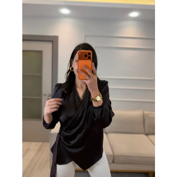 Dantel Detaylı Bağlamalı Saten Gömlek