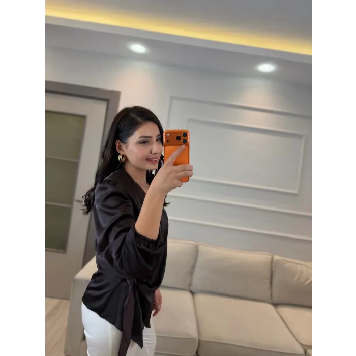 Dantel Detaylı Bağlamalı Saten Gömlek